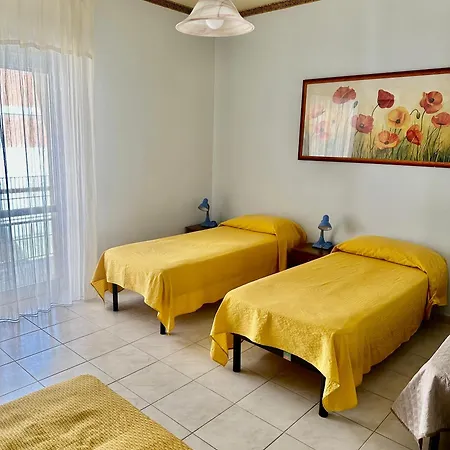Yellow House Apartment Cefalu